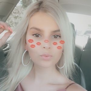 Meet your Posher, Daniela